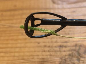 De FG-knoop past door ieder topoog.
