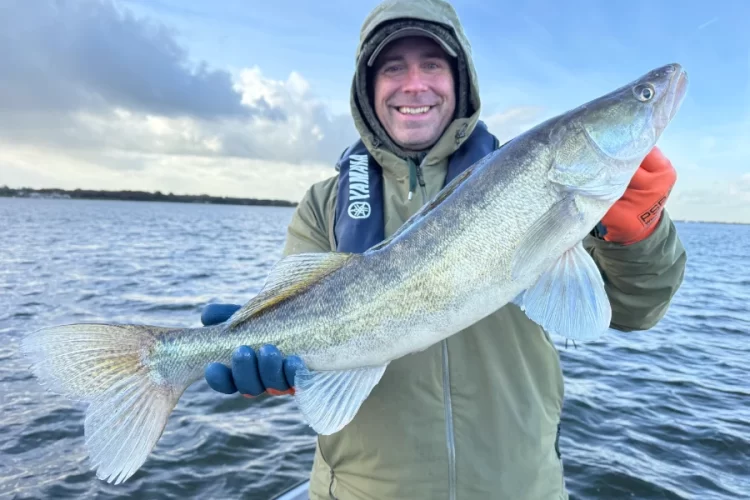 Warm and water proof gloves for fishing