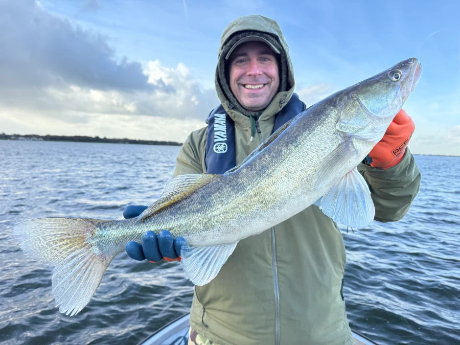 Warm and water proof gloves for fishing
