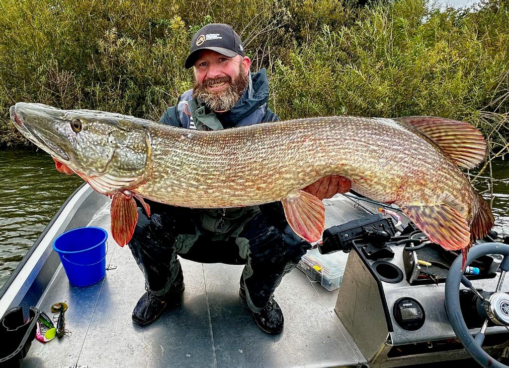 Amsterdam summer pike by fishing guide Juul 